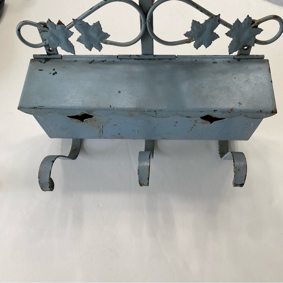 Vintage Rustic Metal Wall Mailbox with Cut Out Hearts - Picture 3 of 12